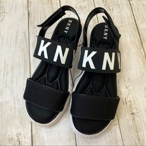 NWOT DKNY 1990s style sandals, size 5